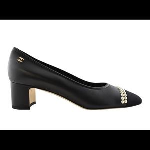 CHANEL CLASSIC LEATHER & PEARL LOW HEEL PUMPS NWT!!